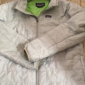 Patagonia Boys XXL (16) down puff jacket in light matte silver with lime lining